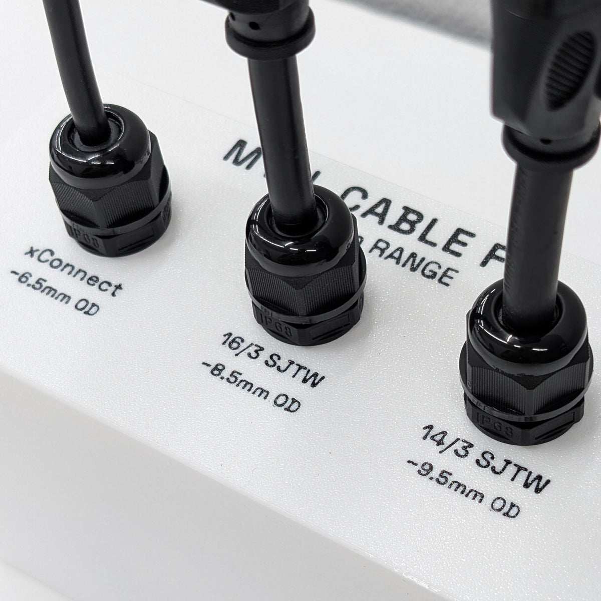 M16L long-thread cable gland fit demo showing xConnect, 16/3 SJTW, and 14/3 SJTW cable sizes